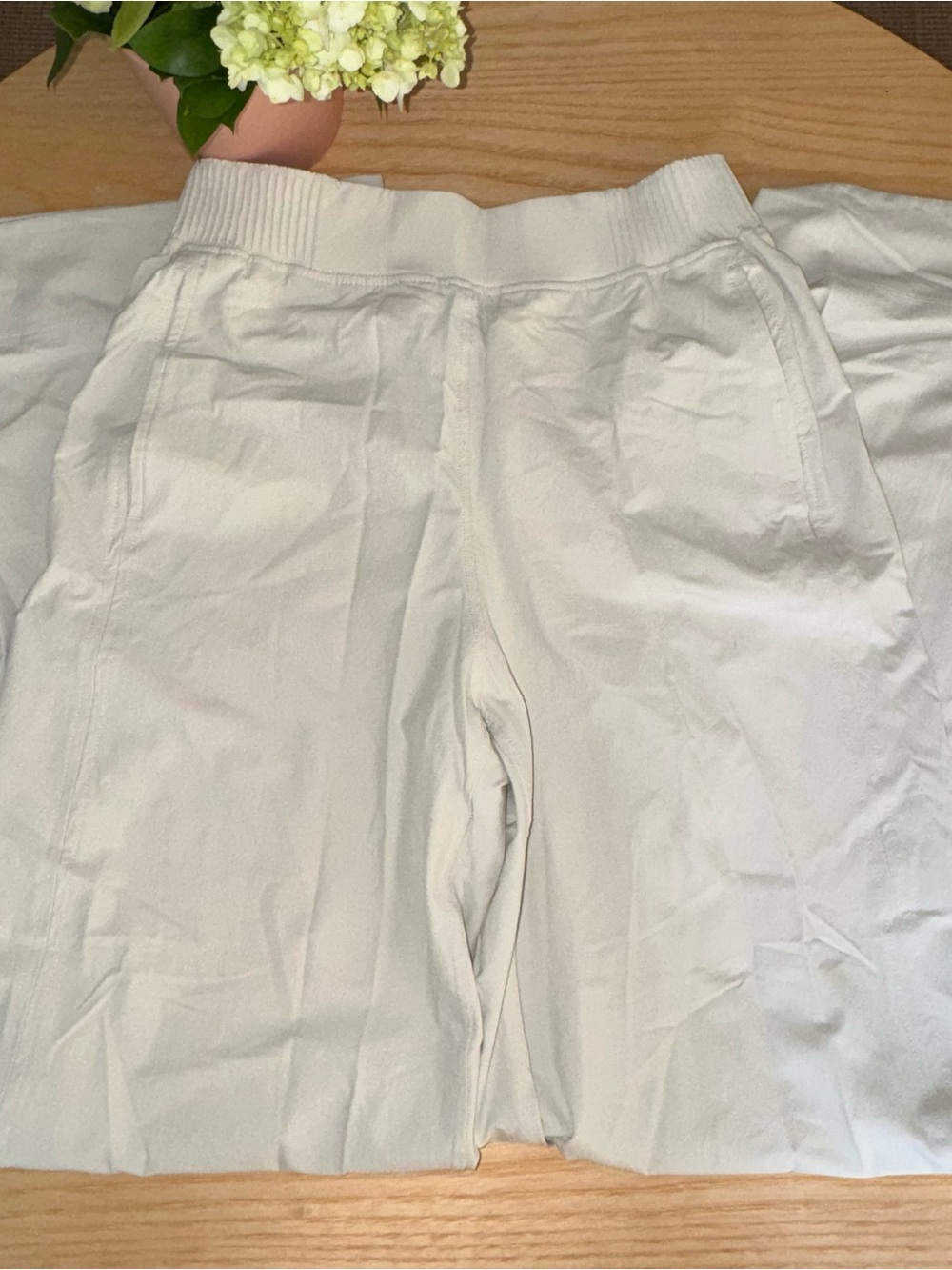 Lululemon Stretch Woven High-Rise Wide Leg Pant. Bone. Size S.
